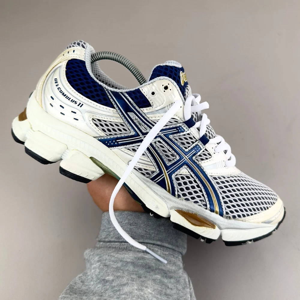 GEL Nimbus 16 — Crème / Marine / Doré