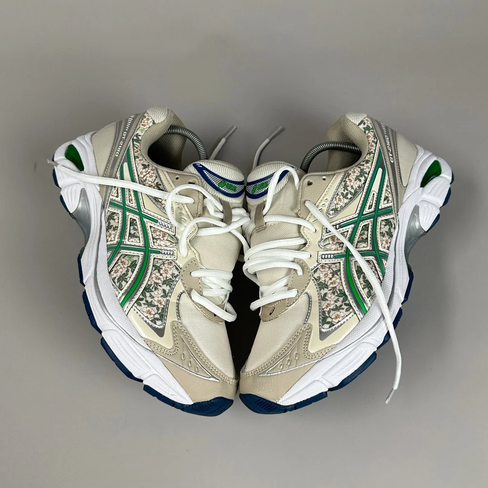 GEL Nimbus 16 — Crème / Vert