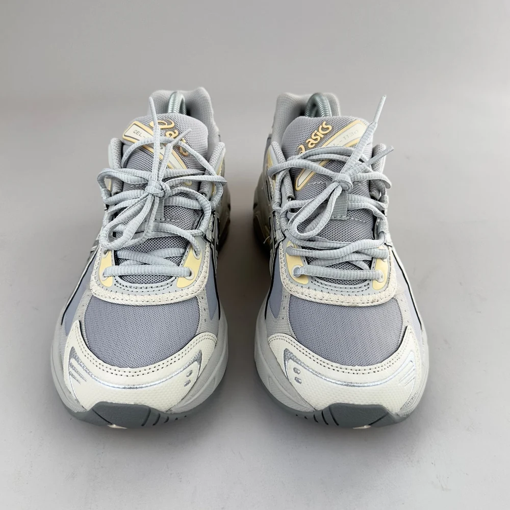 GEL Nimbus 16 — Gris clair / Crème