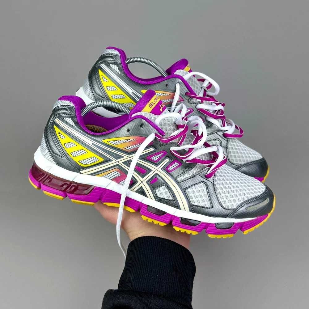 GEL Nimbus 16 — Gris / Fuchsia