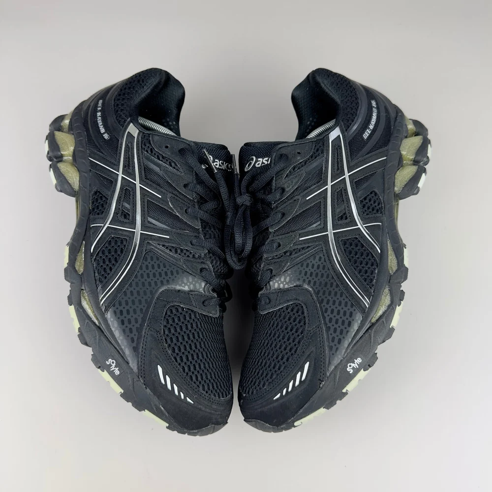 GEL Nimbus 16 — Noir / Kaki / Crème