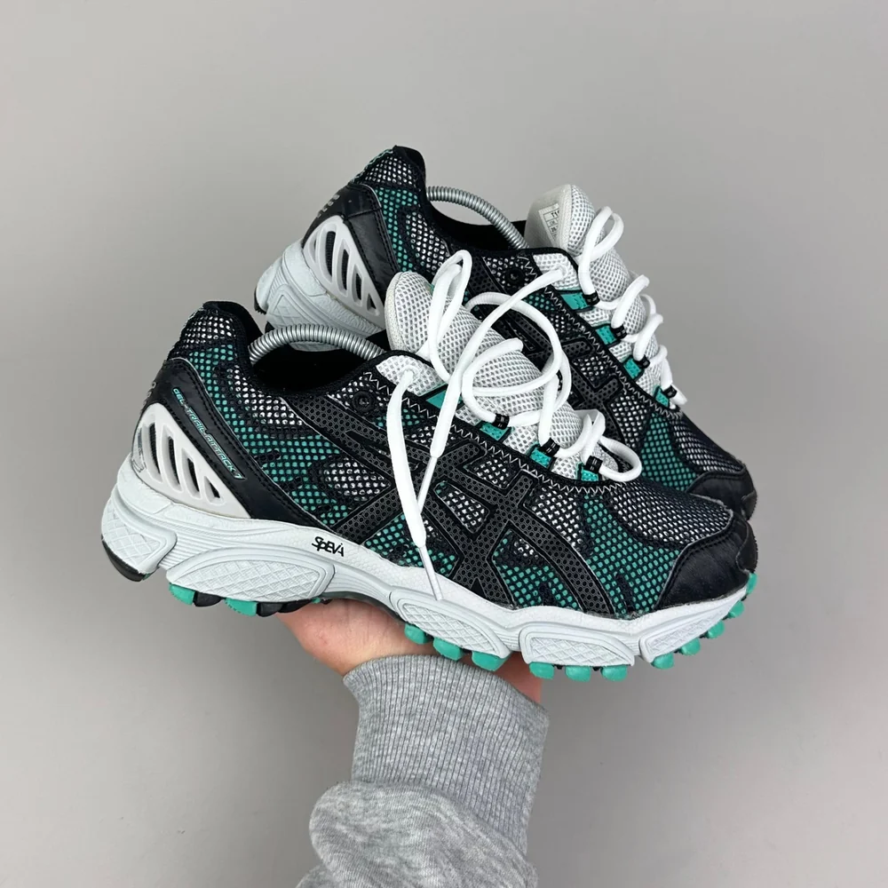 GEL Nimbus 16 — Noir / Vert jade / Blanc